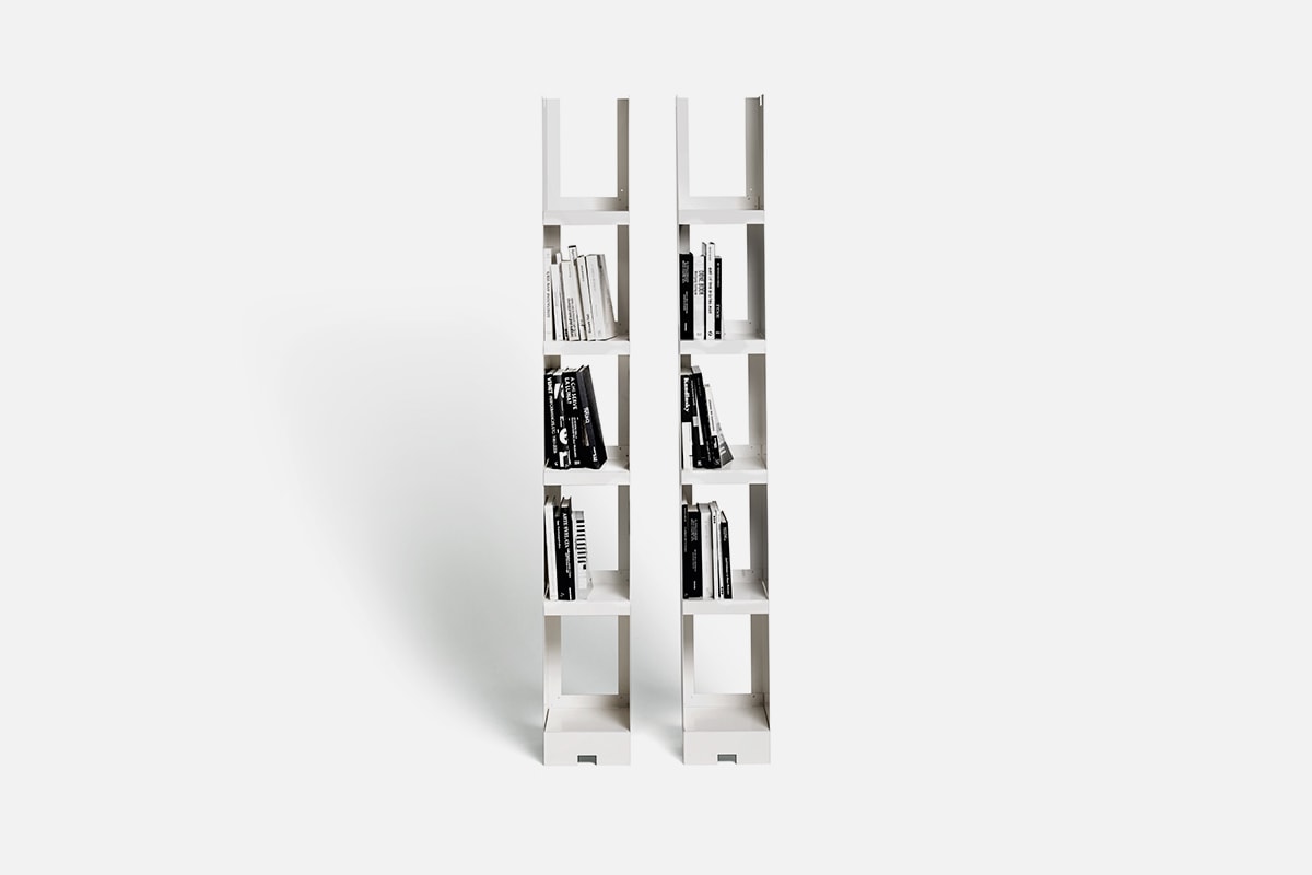 Kant: bookcase designed by Formfürsorge